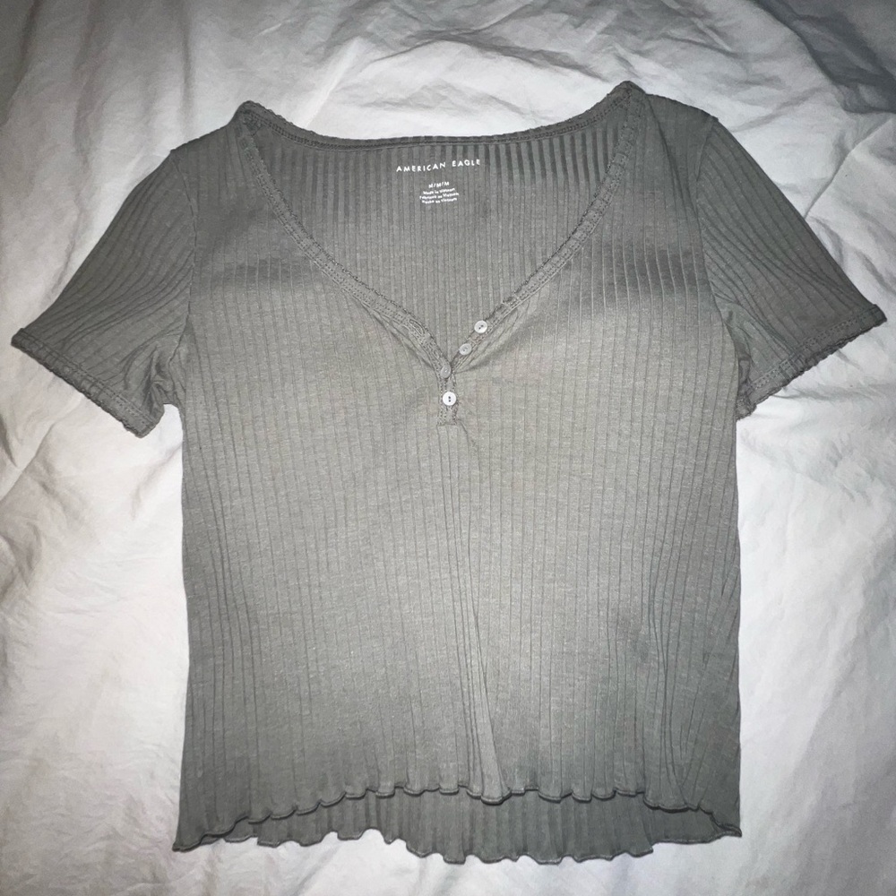 American Eagle short sleeve shirt